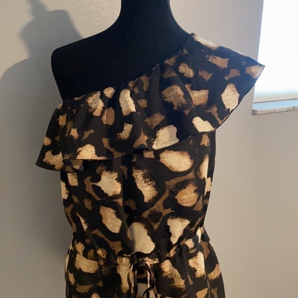 3 for $30 Animal Print off the shoulder tunic medium - Picture 4 of 9